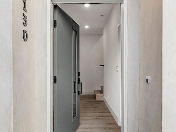 2nd image of 1130 Tamarind Ave #1130