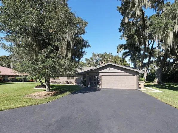 8343 Lakeshore Dr, Yalaha, FL 34797