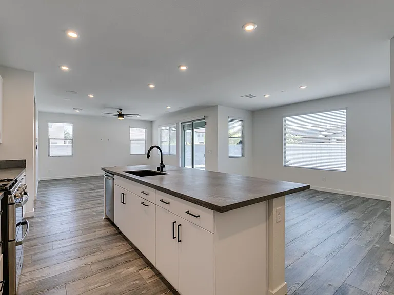 6915 Fordham Creek St — Photo 28