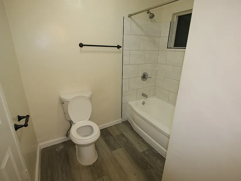 210 W Lemon Ave — Photo 27