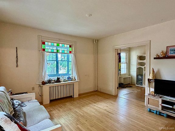 3rd image of 803 Elm St