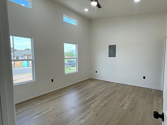 4th image of 2823 S Pleasantview Dr