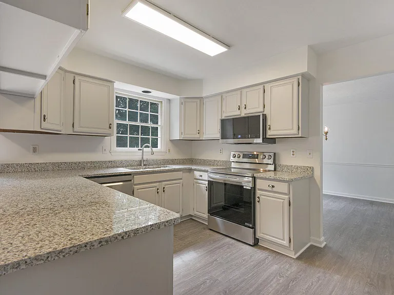 91 Premier Ct — Photo 10