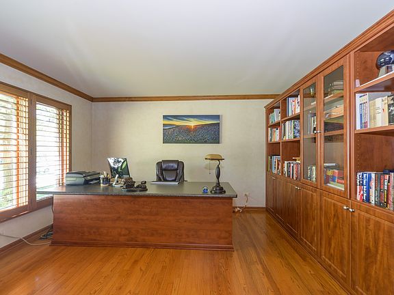 3rd image of 355 Donna Ln