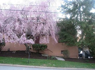 86 Thomas Ln, Cranston, RI 02921