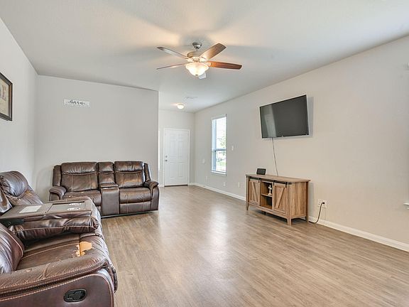 3rd image of 4706 Los Pines Way