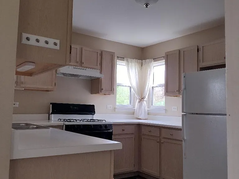 2159 Henning Pl — Photo 4