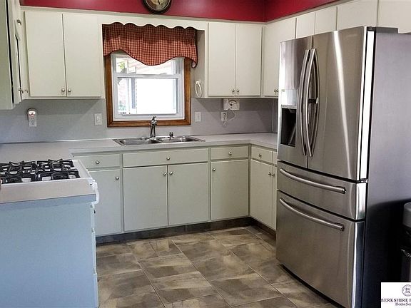 3rd image of 5017 N 115th St