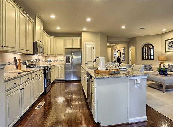 3rd image of 64 Sonnet Dr