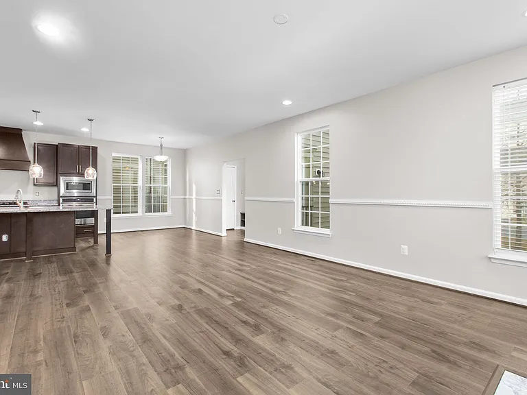 930 Forsythia Ln — Photo 23
