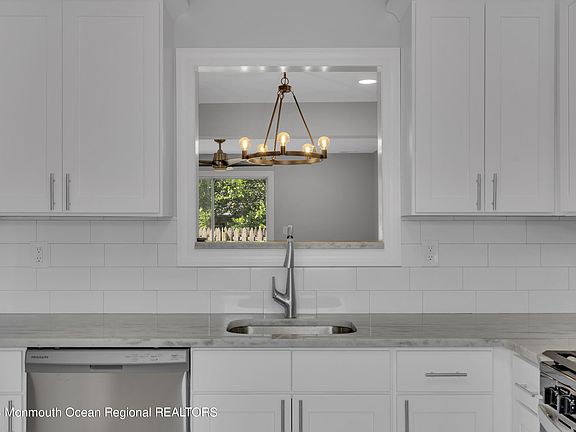 4th image of 2106 Adams Avenue #6