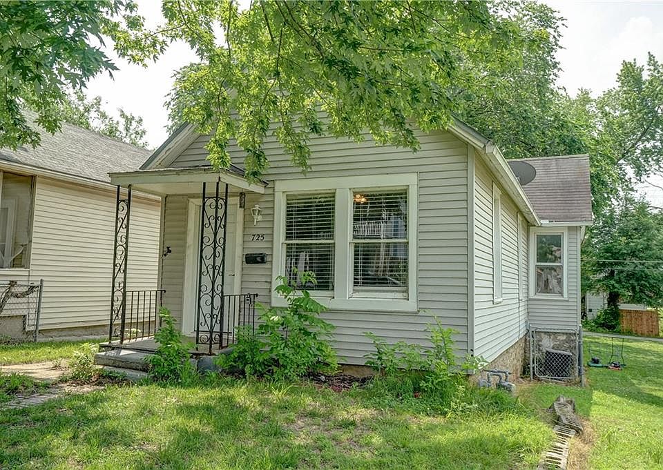 1st image of 725 Dakota St