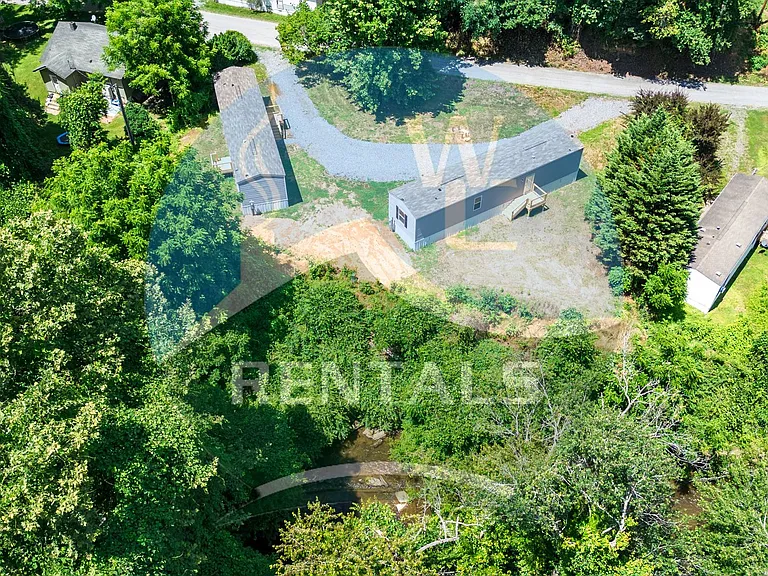 1033 Dillsboro Rd — Photo 14