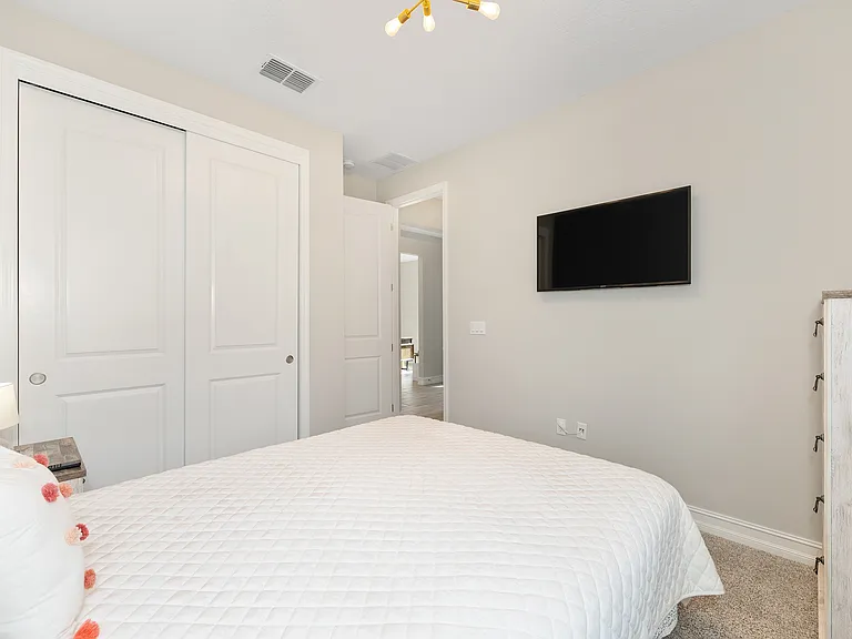 4342 NW 55th Ct — Photo 4