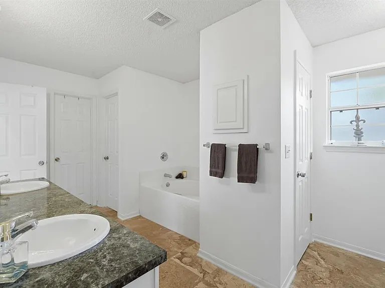 6 Reybury Ln — Photo 31