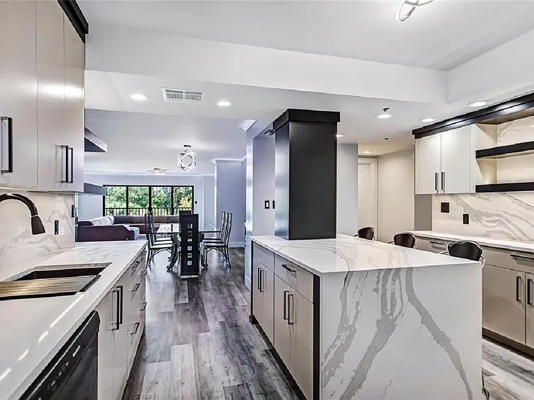 7550 Hinson St — Photo 15