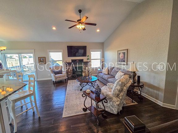 3rd image of 412 Timberview Dr