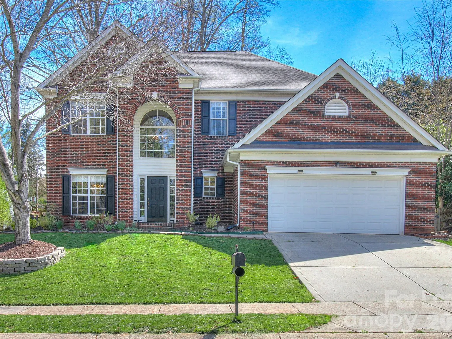 4 bed, 2.5 bath, 2088 sqft, $2,650 — Photo 1