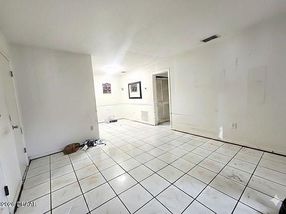 4th image of 415 Mercado Ave
