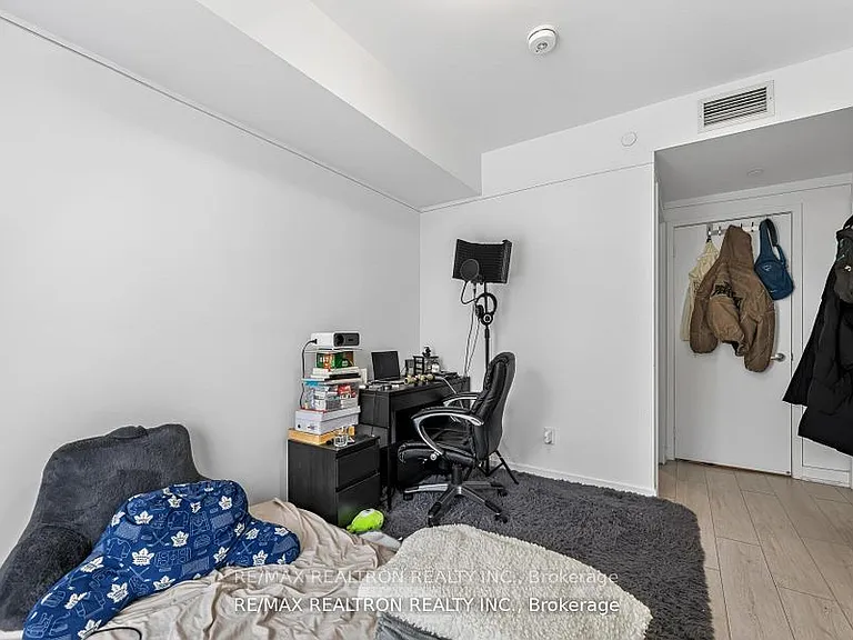 2033 Kennedy Rd #2008 — Photo 30