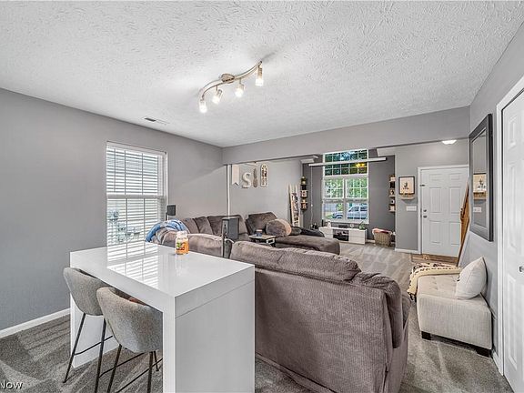 4th image of 16105 Primrose Cir
