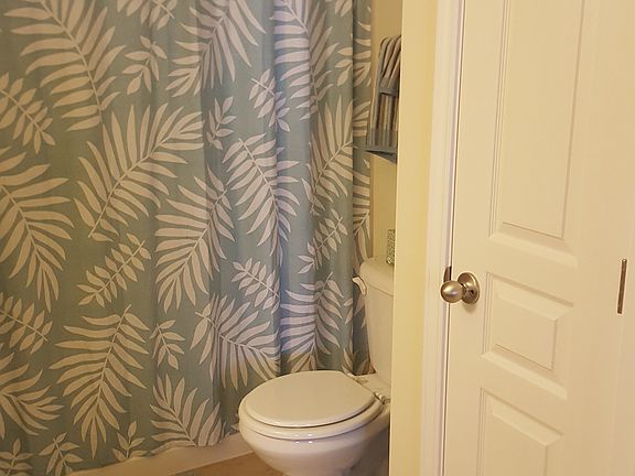 "Guest" master bathroom