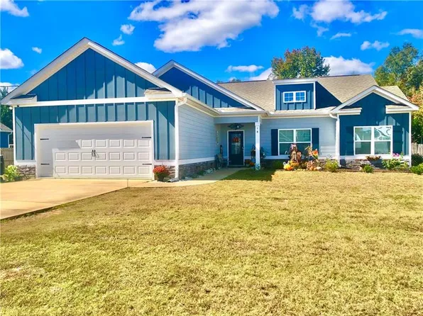18 Belmont Dr, Fort Mitchell, AL 36856