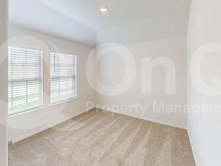 3920 Glastonbury Rd — Photo 15