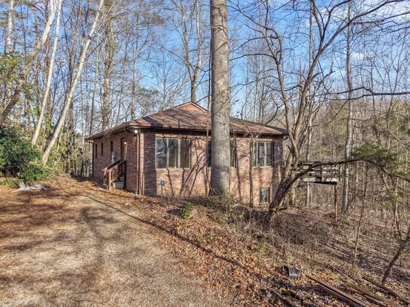 137 Deerwood Dr, Franklin, NC 28734