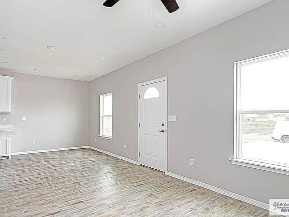 4th image of 2329 Valley Cir