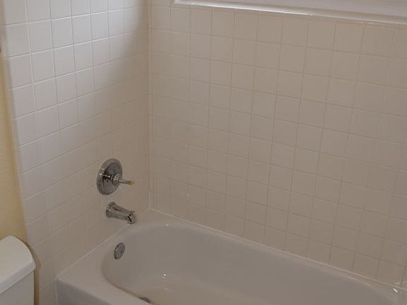 4th image of 225 Luna Cir