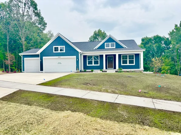 5888 Valley Point Dr SE, Caledonia, MI 49316