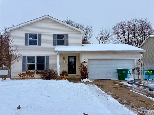 134 Holiday Ln, Hamburg, NY 14075