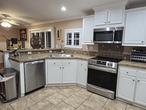 3rd image of 162 Plantation Boulevard