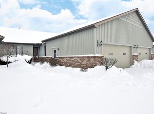 1151 Shadowridge Dr, Niles, OH 44446