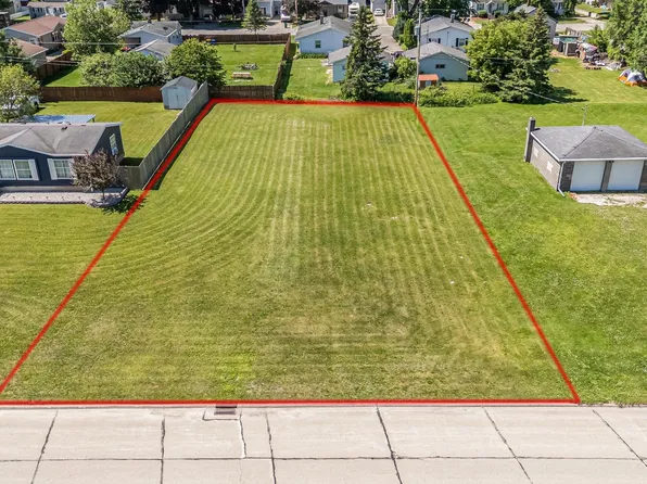 1340 Perrot St, Green Bay, WI 54302