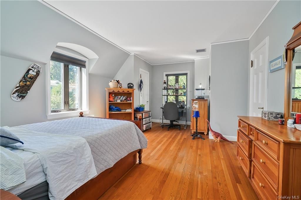 4 Bed 5 Bath Property, New York • 3,808 Sq Ft