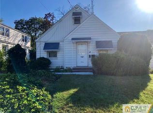 12 S Elm St, Fords, NJ 08863