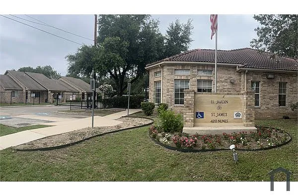 Building Photo - 420 Nunes St #404