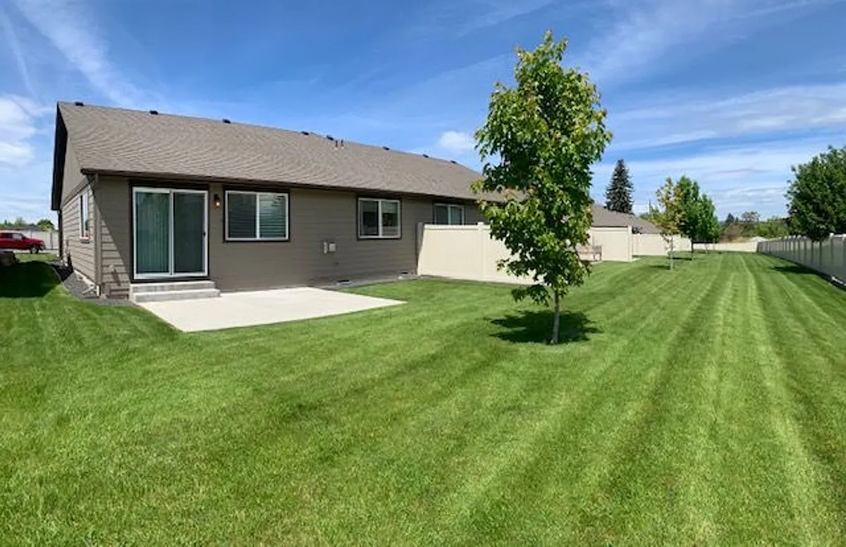 Building Photo - 821-23 S Fox Ln