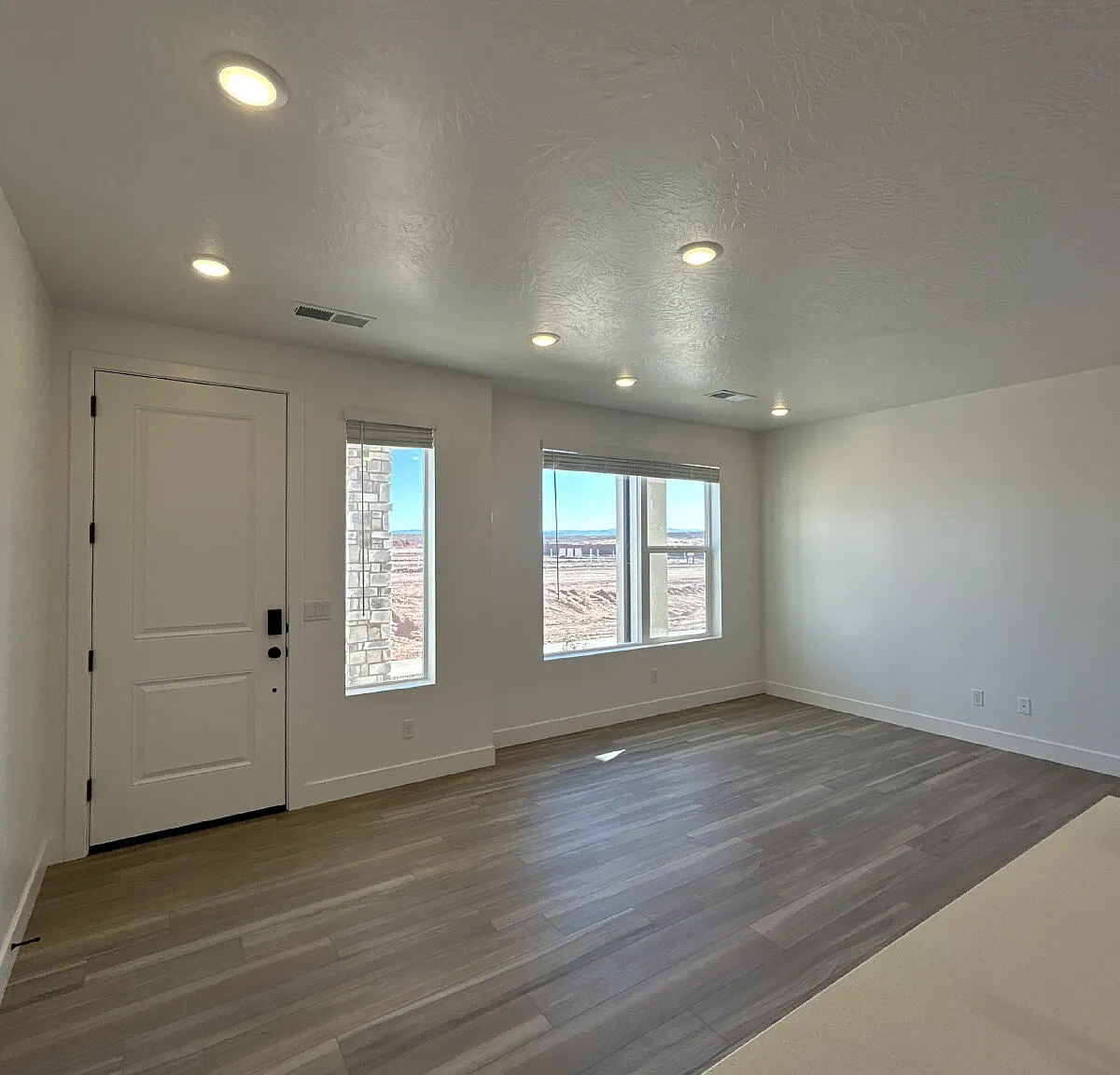 3 bed, 2.5 bath, $2,100 — Photo 2