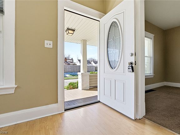 4th image of 3900 Lincoln Ave