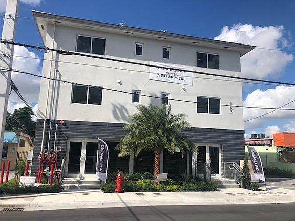 3rd image of 4260 Palm Ave #102