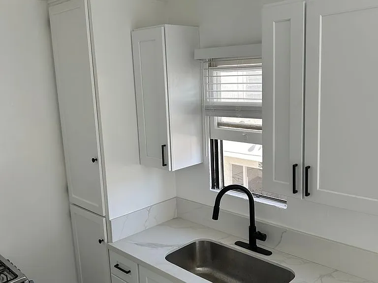 Evans Apartments — Photo 41