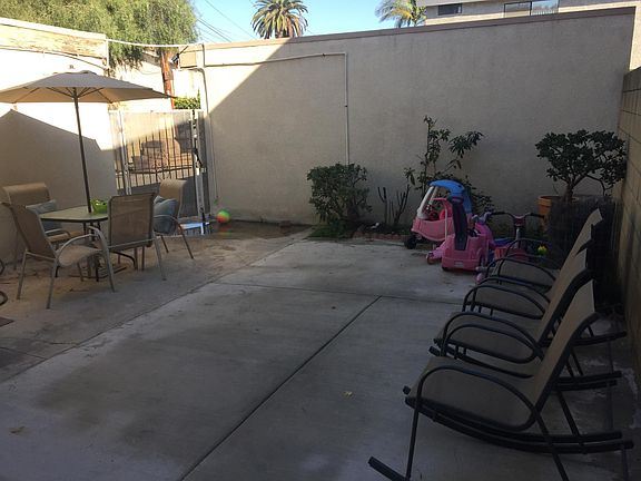 3rd image of 744 Loma Ave APT 4