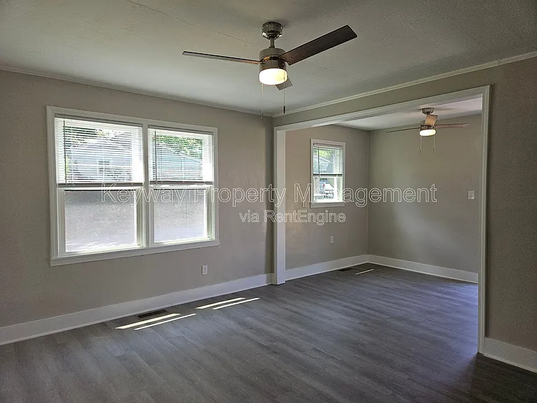 302 Crystal Lake Dr — Photo 5