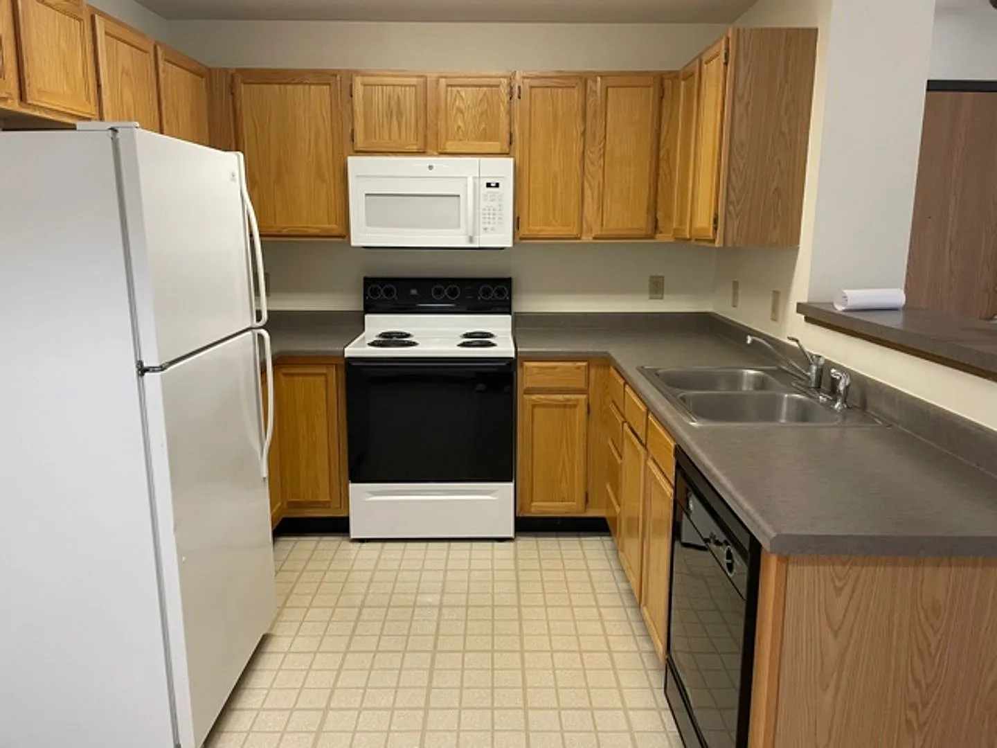 Hollow Creek IV Apartments — Photo 4
