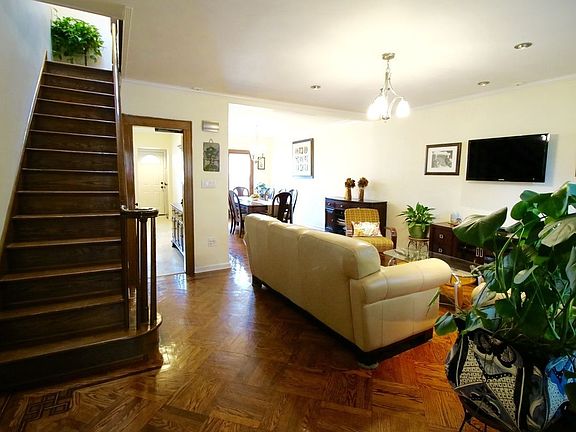 5th image of 8019 Penelope Ave
