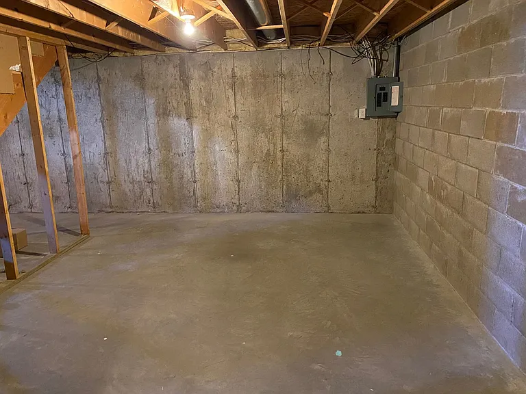 307 S Vine Ave — Photo 39