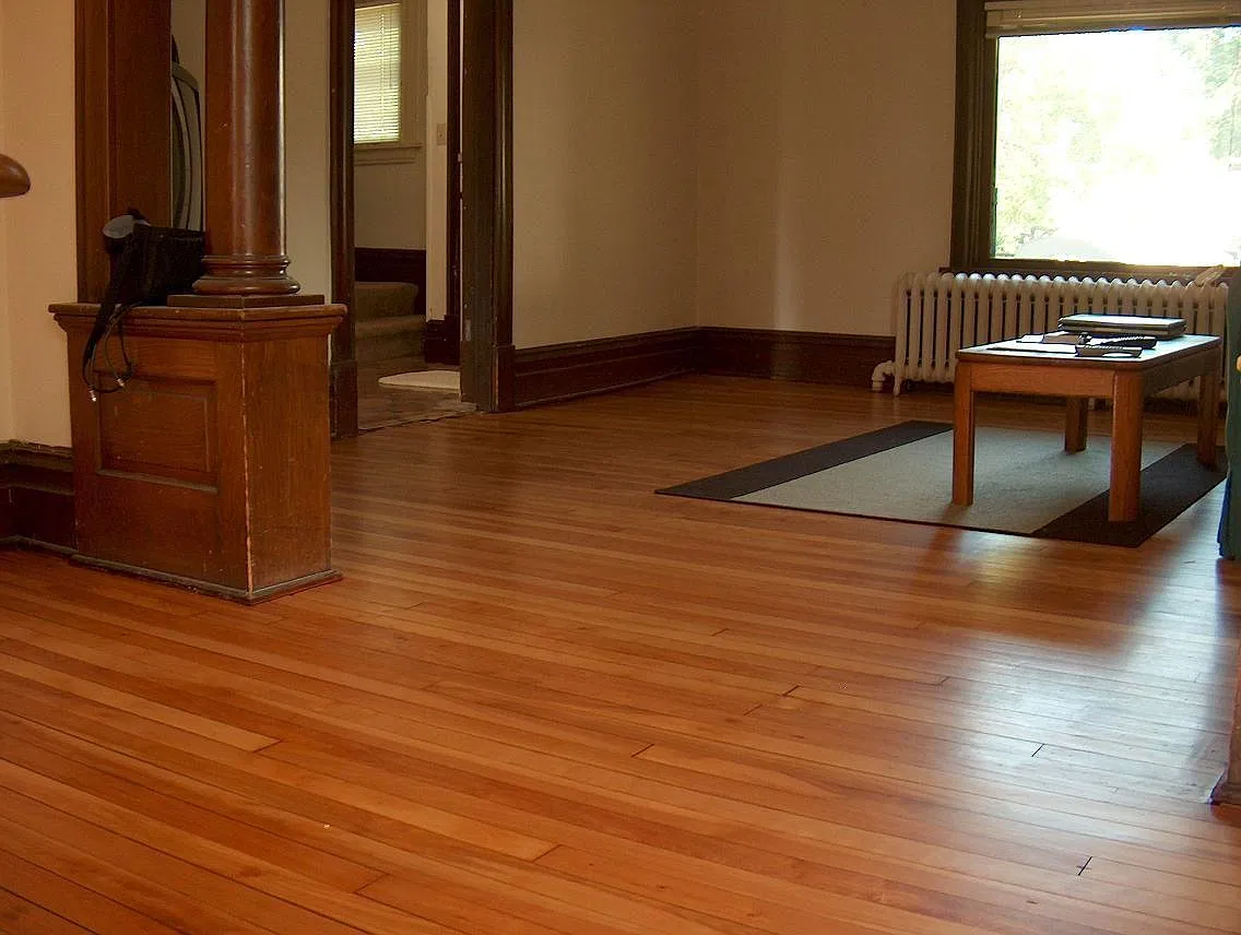 5 bed, 2500 sqft, $2,900 — Photo 2